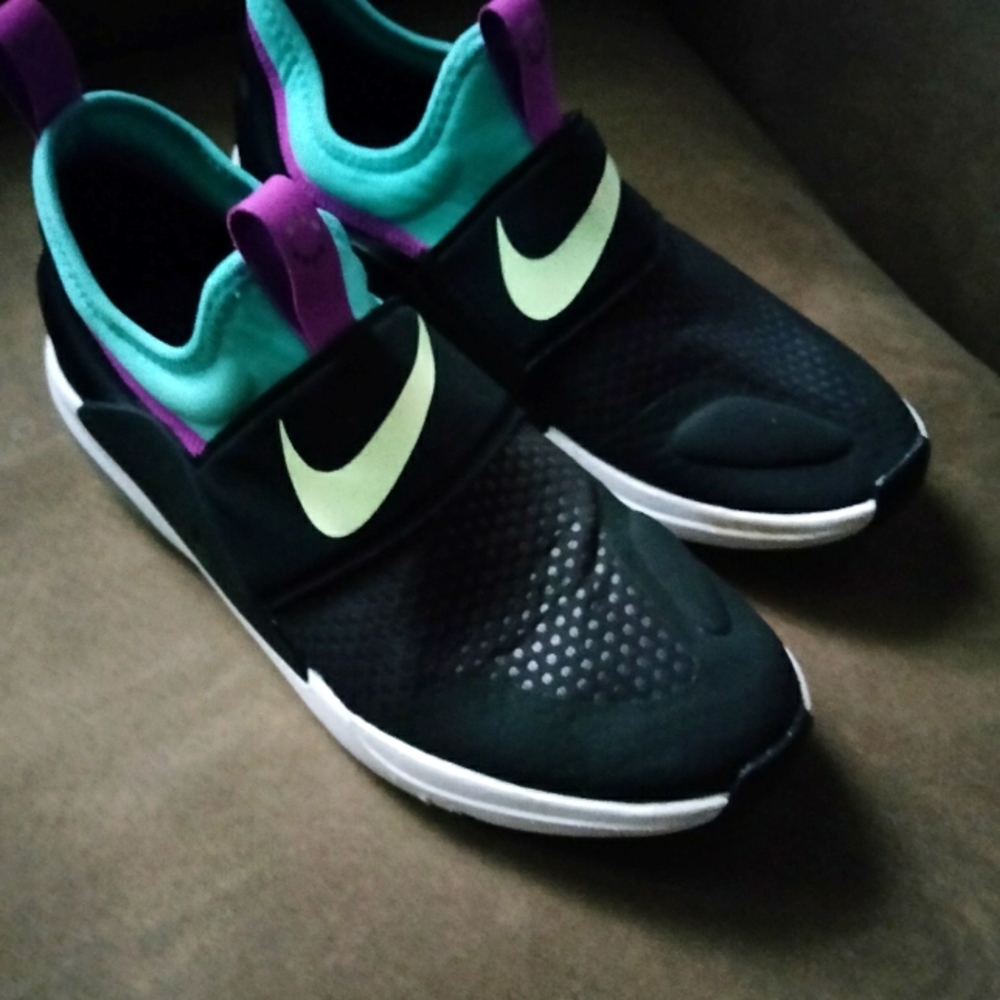 Nika women training shoes